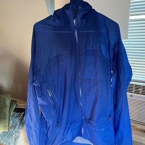 Marmot barely used ultralight windbreaker